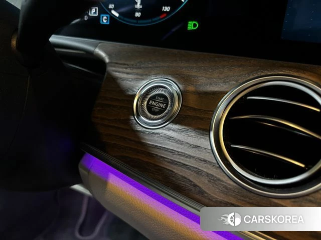 Mercedes-Benz E-Class W213 2022 Черный из Кореи, фото 2