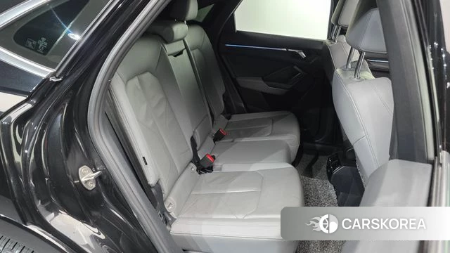 Audi Q3 (F3) 2023 Черный из Кореи, фото 2