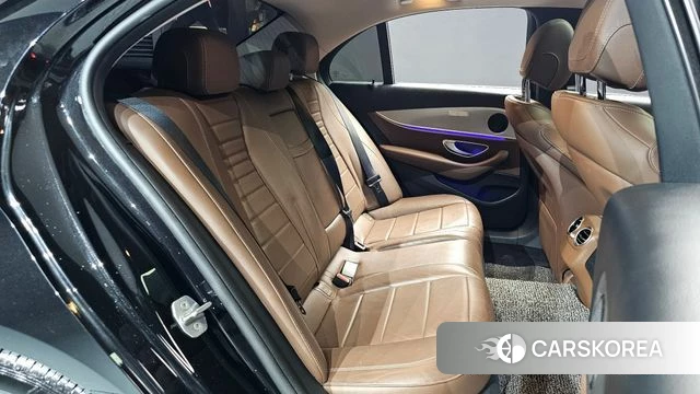 Mercedes-Benz E-Class W213 2018 Черный из Кореи, фото 2