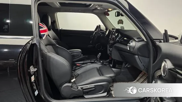 Mini Cooper 2020 Черный из Кореи, фото 2