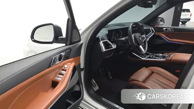 BMW X7 (G07) 2023 Белый из Кореи, фото 2