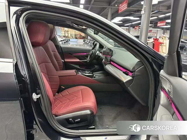 BMW 5 series 2024 Черный из Китая, фото 2