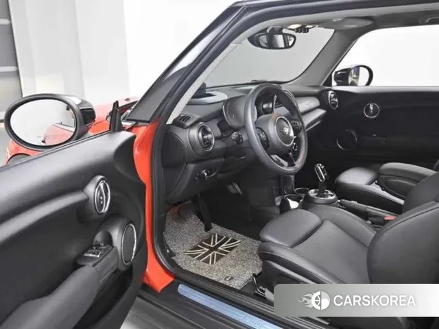 Mini Cooper 2021 Красный из Кореи, фото 2