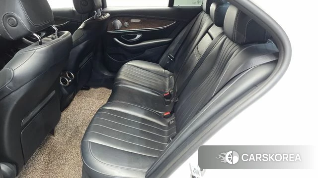 Mercedes-Benz E-Class W213 2018 Белый из Кореи, фото 2