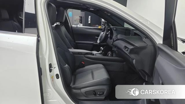 Lexus UX250h 2019 Белый из Кореи, фото 2