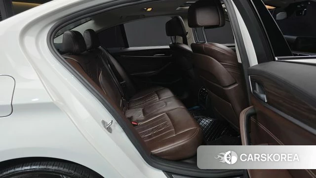 BMW 5 Series (G30) 2018 Белый из Кореи, фото 2