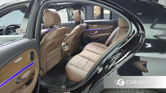 Mercedes-Benz E-Class W213 2023 Черный из Кореи, фото 2