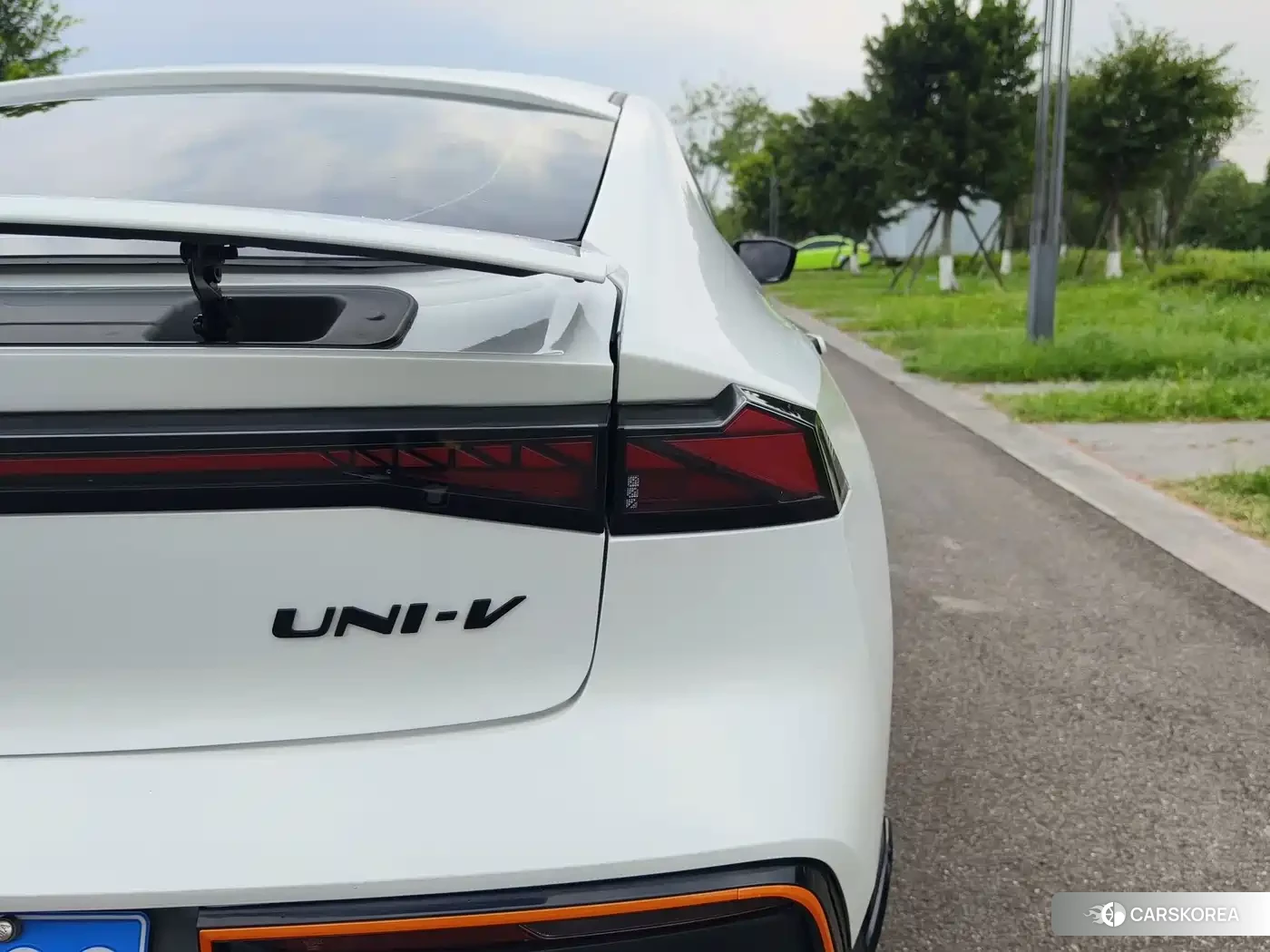 Chang'an UNI-V 2024 Белый из Китая, фото 2