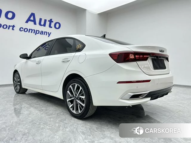 Kia K3 2022 Белый из Китая, фото 2