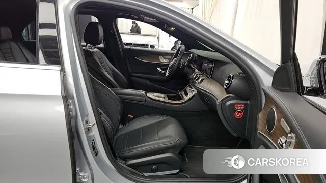 Mercedes-Benz E-Class W213 2021 Серебряный из Кореи, фото 2