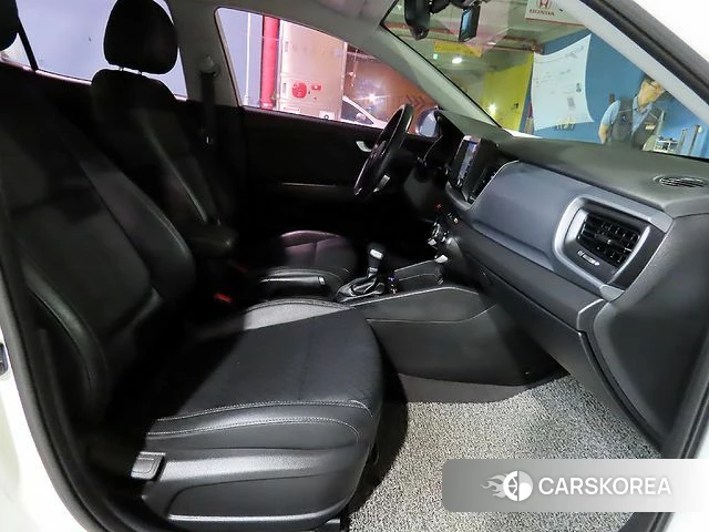 Kia Stonic 2018 Белый из Кореи, фото 2