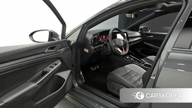 Volkswagen Golf 8th Generation 2024 Серый из Кореи, фото 2
