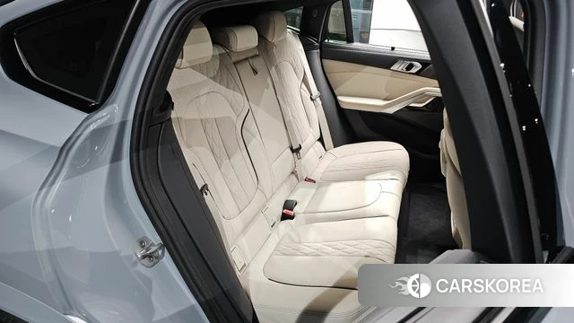 BMW X6 (G06) 2025 Серебристо-серый из Кореи, фото 2
