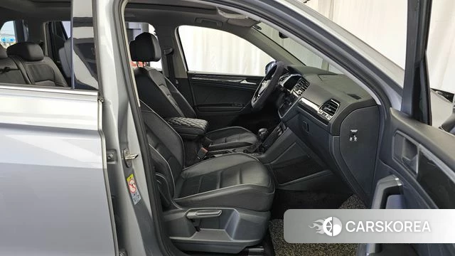Volkswagen Tiguan Allspace 2020 Серебряный из Кореи, фото 2