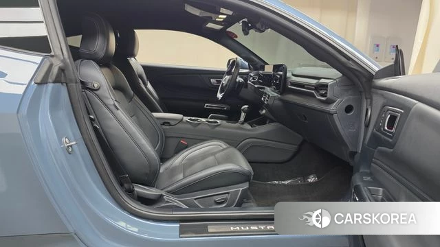 Ford Mustang 7th Generation 2024 Небесно-голубой из Кореи, фото 2