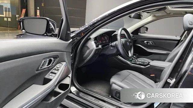 BMW 3 Series (G20) 2021 Черный из Кореи, фото 2