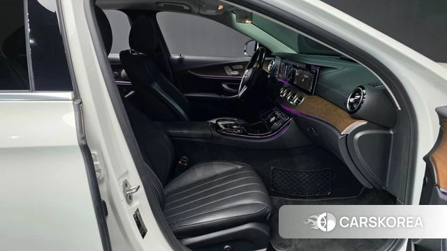 Mercedes-Benz E-Class W213 2019 Белый из Кореи, фото 2