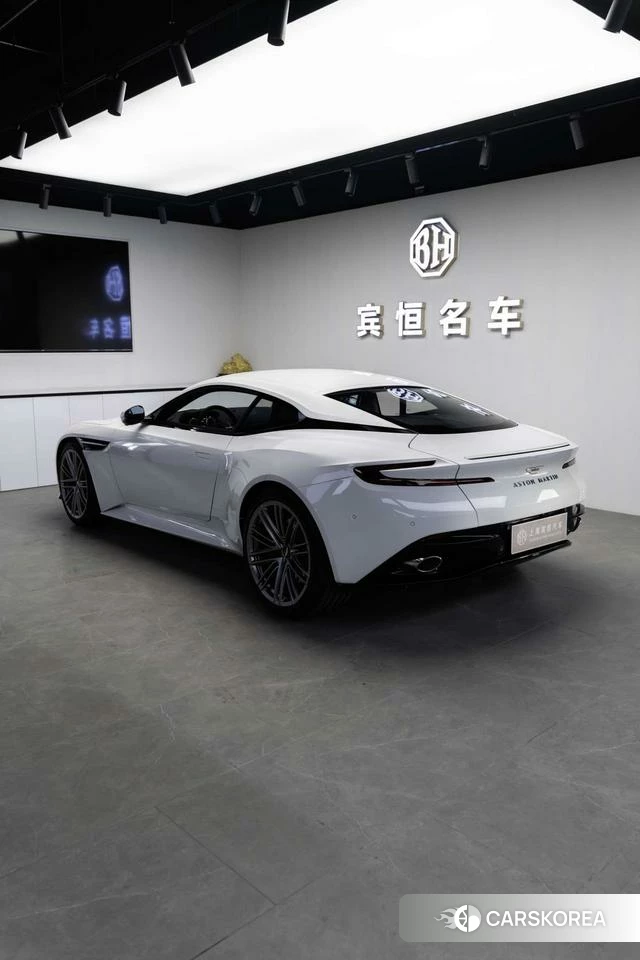 Aston Martin DB12 2024 Белый из Китая, фото 2