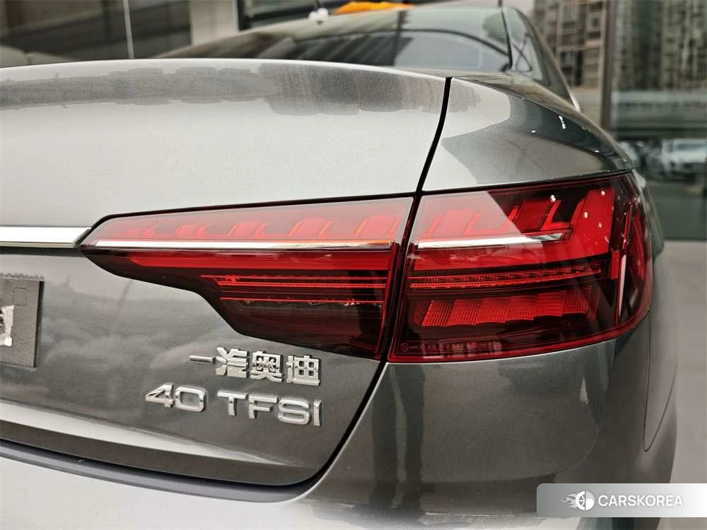 Audi A4L 2020 Темно-серый из Китая, фото 2