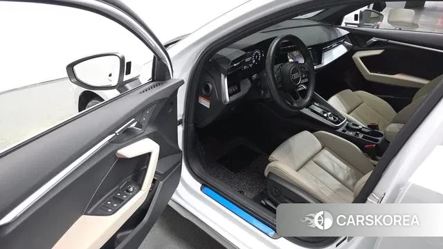 Audi A3 (8Y) 2023 Белый из Кореи, фото 2