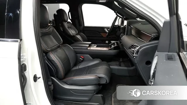 Lincoln Navigator 4th generation 2023 Белый из Кореи, фото 2