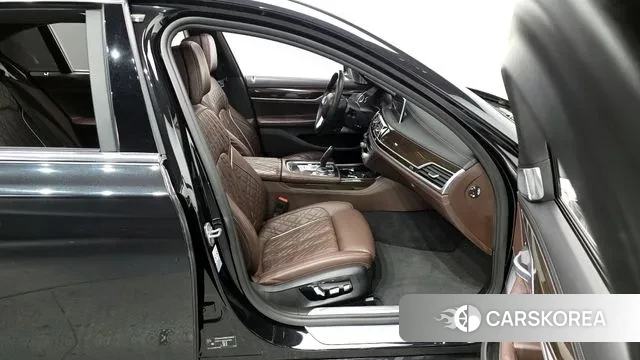 BMW 7 Series (G11) 2021 Черный из Кореи, фото 2