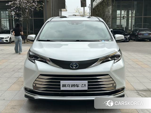 Toyota Saina 2023 Белый из Китая, фото 2