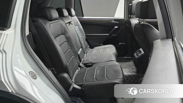 Volkswagen Tiguan Allspace 2022 Белый из Кореи, фото 2