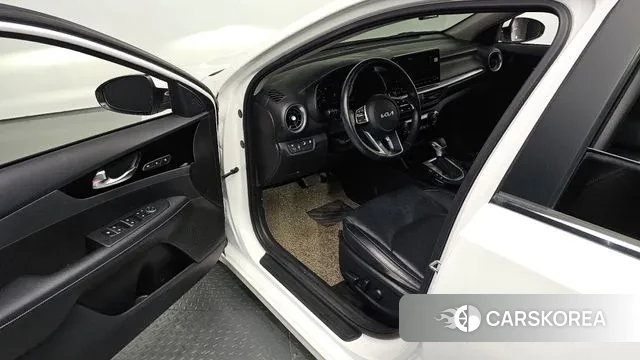 Kia The New K3 2nd generation 2022 Белый из Кореи, фото 2