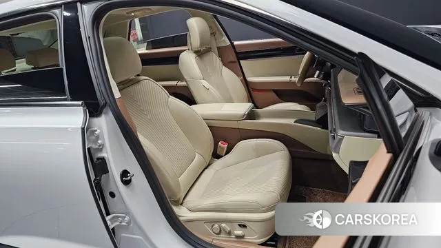 Hyundai Grandeur Hybrid (GN7) 2023 Белый из Кореи, фото 2