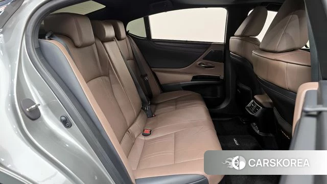 Lexus ES300h 7th generation 2024 Серый из Кореи, фото 2