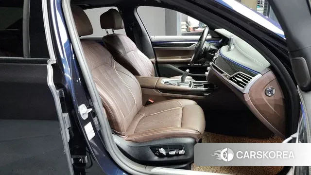 BMW 7 Series (G11) 2018 Черный из Кореи, фото 2