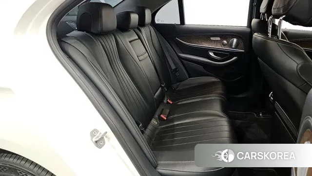 Mercedes-Benz E-Class W213 2018 Белый из Кореи, фото 2