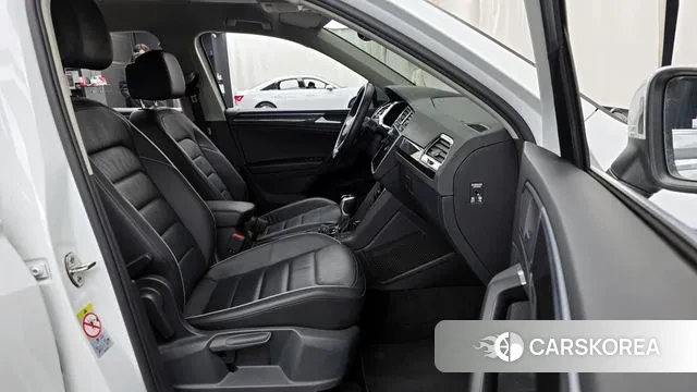 Volkswagen Tiguan second Generation 2022 Белый из Кореи, фото 2