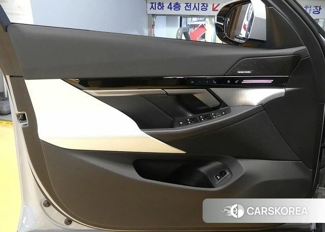 BMW 5 Series (G60) 2024 Серебристо-серый из Кореи, фото 2