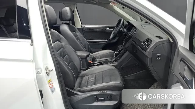 Volkswagen Tiguan second Generation 2021 Белый из Кореи, фото 2