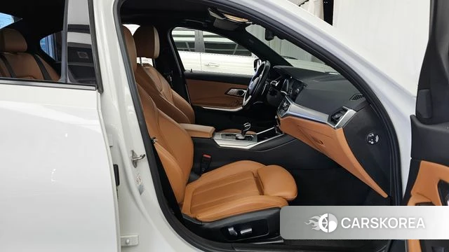 BMW 3 Series (G20) 2022 Белый из Кореи, фото 2