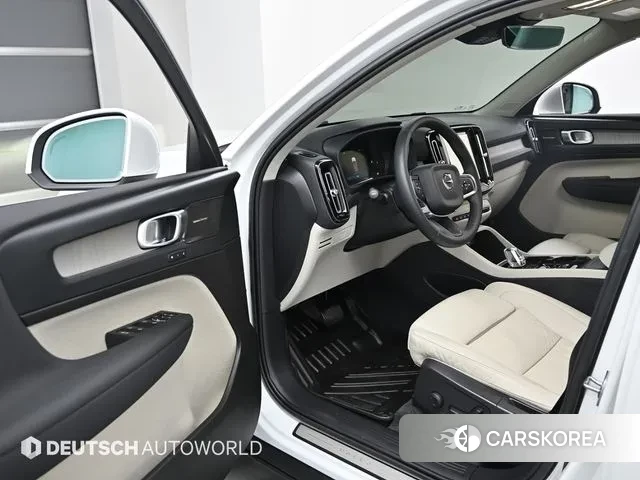 Volvo XC40 2023 Белый из Кореи, фото 2