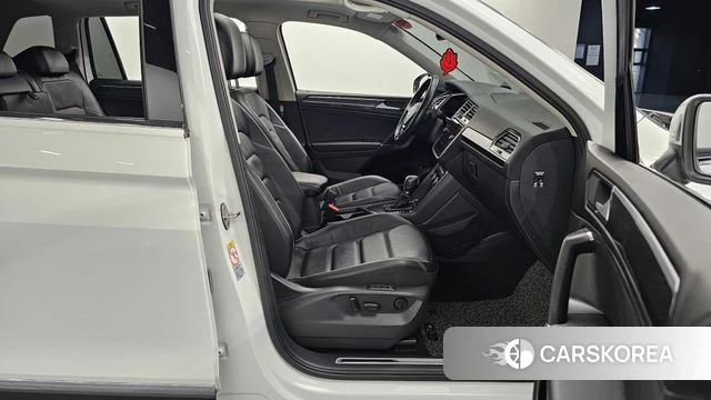 Volkswagen Tiguan Allspace 2018 Белый из Кореи, фото 2