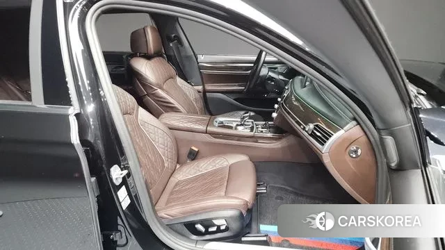 BMW 7 Series (G11) 2020 Черный из Кореи, фото 2