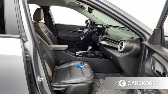 Chevrolet (GM Daewoo) Trax Crossover 2023 Серебристо-серый из Кореи, фото 2