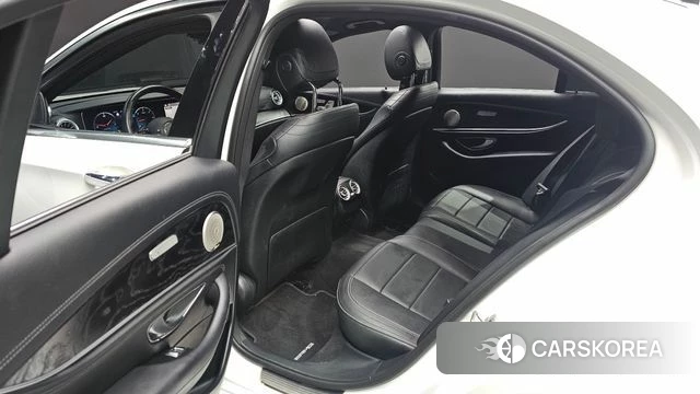 Mercedes-Benz E-Class W213 2021 Белый из Кореи, фото 2