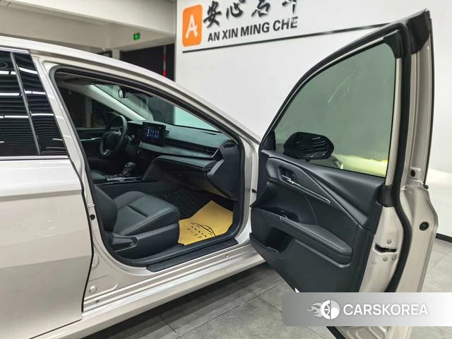 Toyota Camry 2025 Шампань из Китая, фото 2