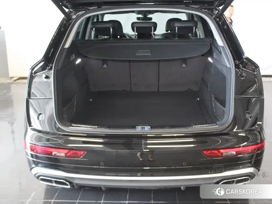 Audi Q5L 2025 Черный из Китая, фото 2
