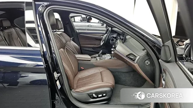 BMW 5 Series (G30) 2020 Черный из Кореи, фото 2