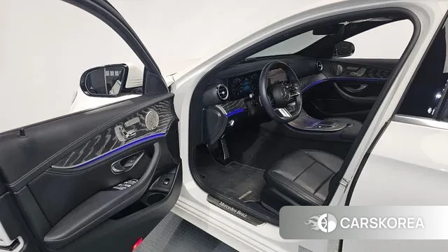 Mercedes-Benz E-Class W213 2021 Белый из Кореи, фото 2