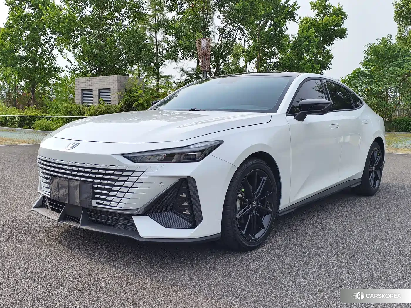 Chang'an UNI-V 2023 Белый из Китая, фото 2