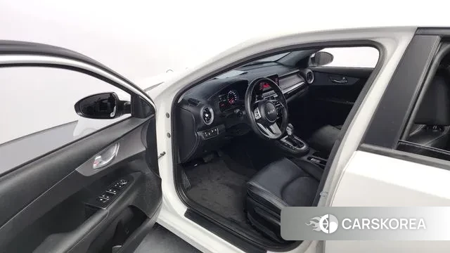 Kia The New K3 2nd generation 2022 Белый из Кореи, фото 2