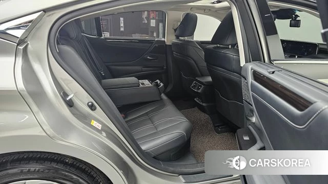 Lexus ES300h 7th generation 2019 Серебристо-серый из Кореи, фото 2