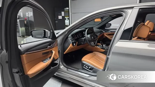 BMW 5 Series (G30) 2022 Серый из Кореи, фото 2